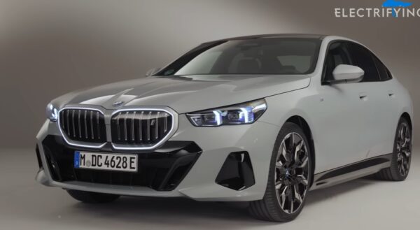 BMW-i5-Electric-Car-features-2024.