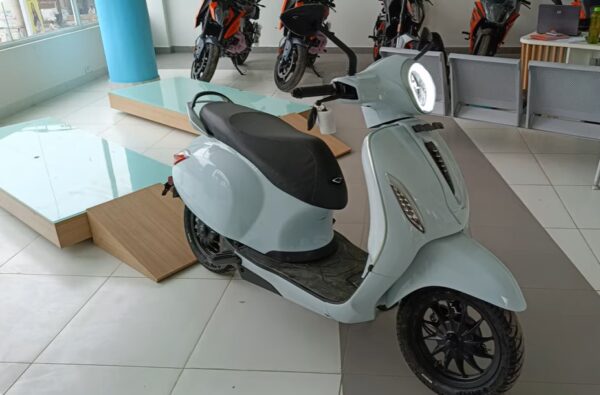 Bajaj Chetak electric Scooter Features and price