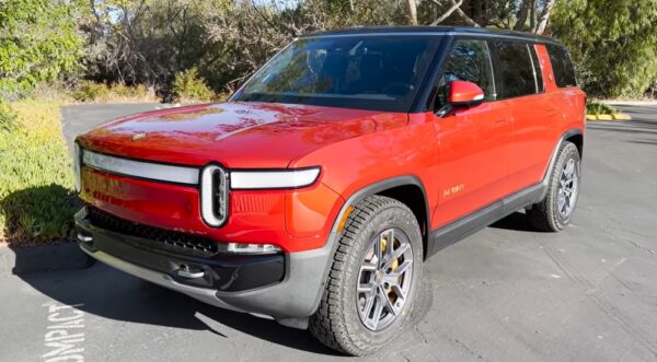 Rivian R1S Ev car Features