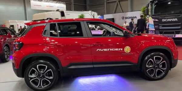 Jeep Avenger Electric Car motor power battery power range price and all specification feature with latest launching update 2025:-