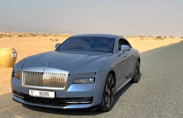 Rolls -Royce Spectre Electric Car All Specification motor power battery power range price and latest launching update 2024 for 2025 and charging cost:-