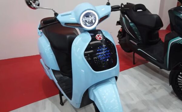 Hero Electric AE8 Scooter motor power battery power top speed range price and all specification feature and latest launching update 2025:-