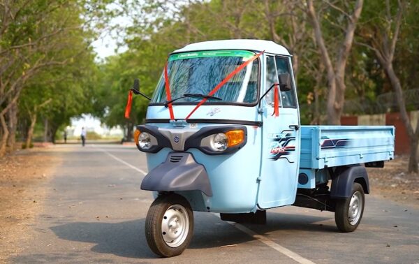 Piaggio Ape E Xtra FX 3 Wheeler Electric pick up battery power motor power top speed range price and all specification feature with latest launching update 2025 2026:-