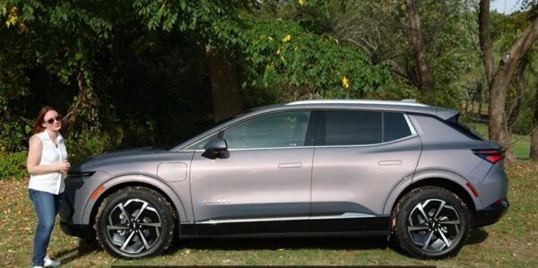 Chevrolet Equinox Electric Car top speed range total seating capacity touch screen feature motor power battery power price with all specification feature and latest launching update 2025:-