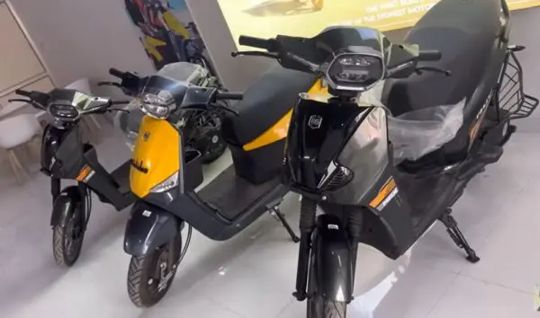 Bgauss C12i Electric scooter motor power battery power top speed range and all specification feature price and latest launching update 2025 2026 :-