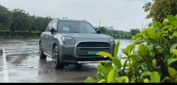Mini Countryman Electric Car motor power battery power top speed and range boot space seating capacity selective colour option with all specification feature price and latest launching update 2025 2026 :-