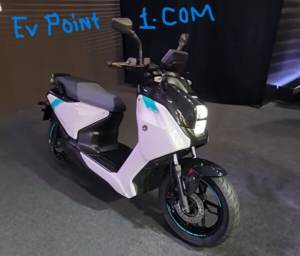 Yamaha EC-06 Electric Scooter Launching Latest Update 2025 2026 :- If we talk about the launch of Yamaha EC-06 Electric Scooter, then the prototype model of this amazing electric scooter has been revealed by the company in 2025. Due to its excellent stylish design and the excellent advanced features provided in it, people are liking this electric scooter a lot and till now thousands of bookings of this electric scooter have been done online. If you also want to buy the Select scooter, then this electric scooter will be fully available to you in the market in 2026.